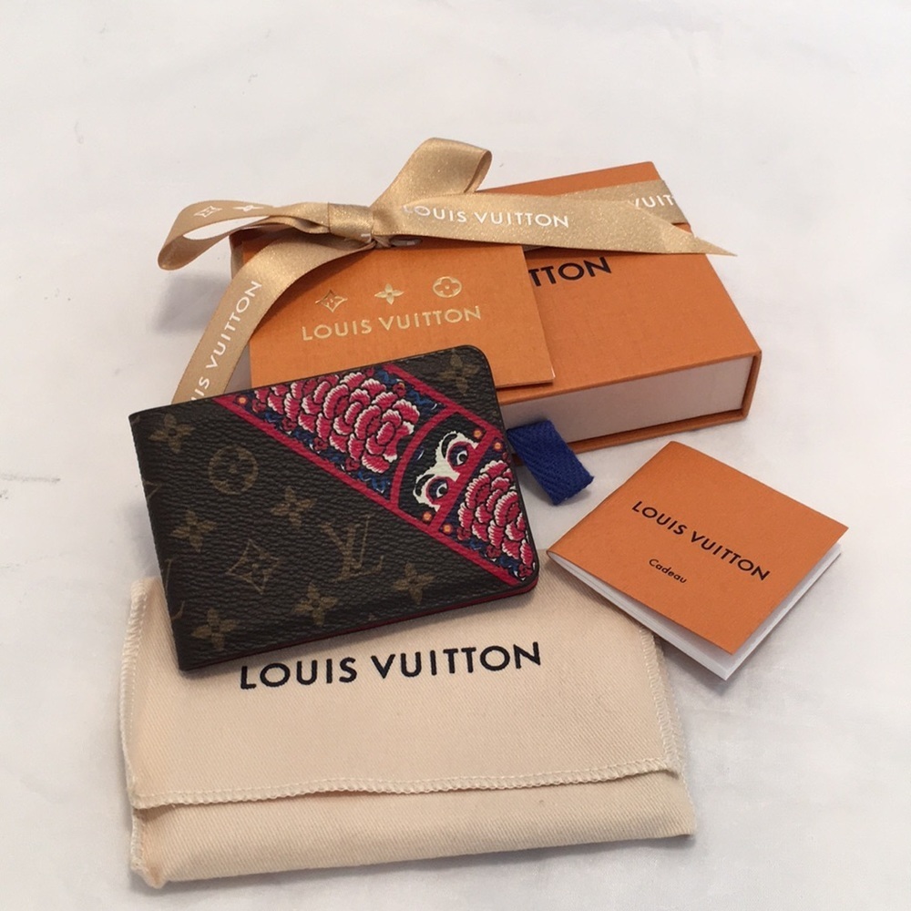 AUTHENTIC Louis Vuitton Kabuki mirror